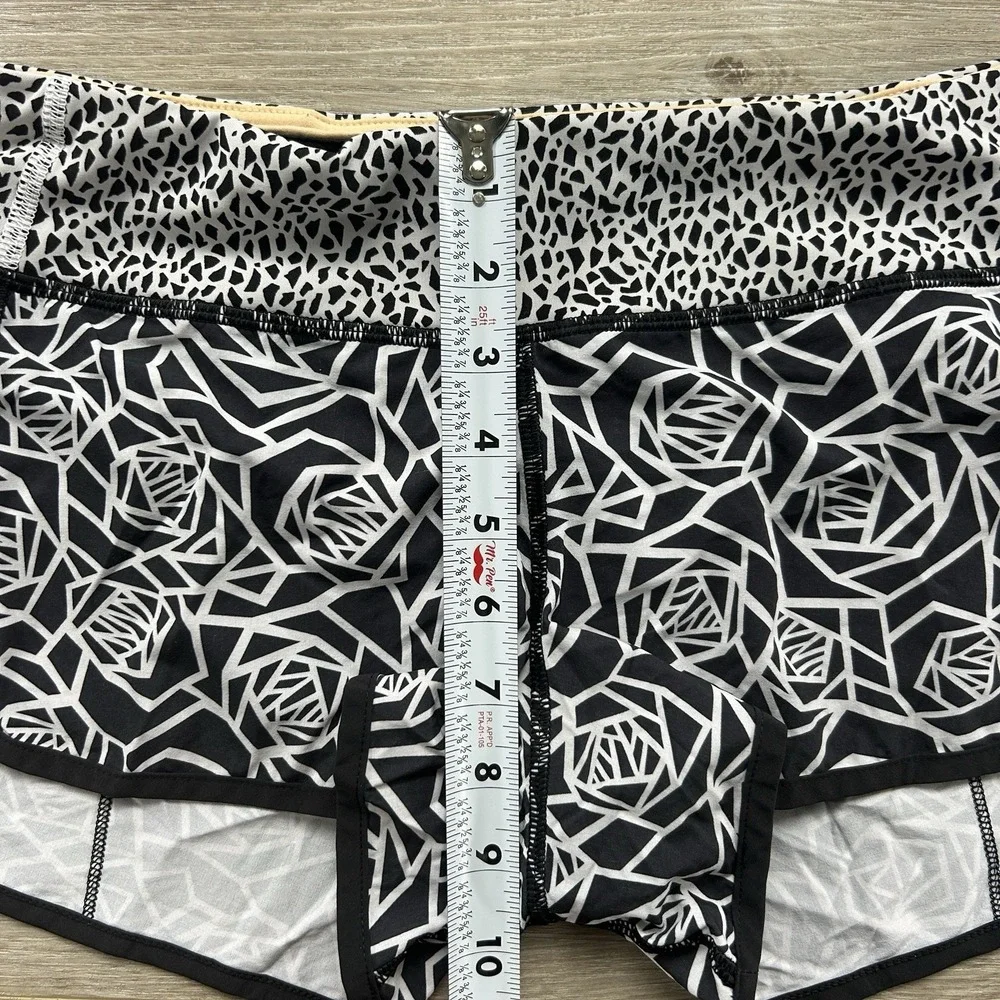 Lululemon Size 6 Run Speed‎ Up Short Black White Posey Miss Mosaic Floral Print